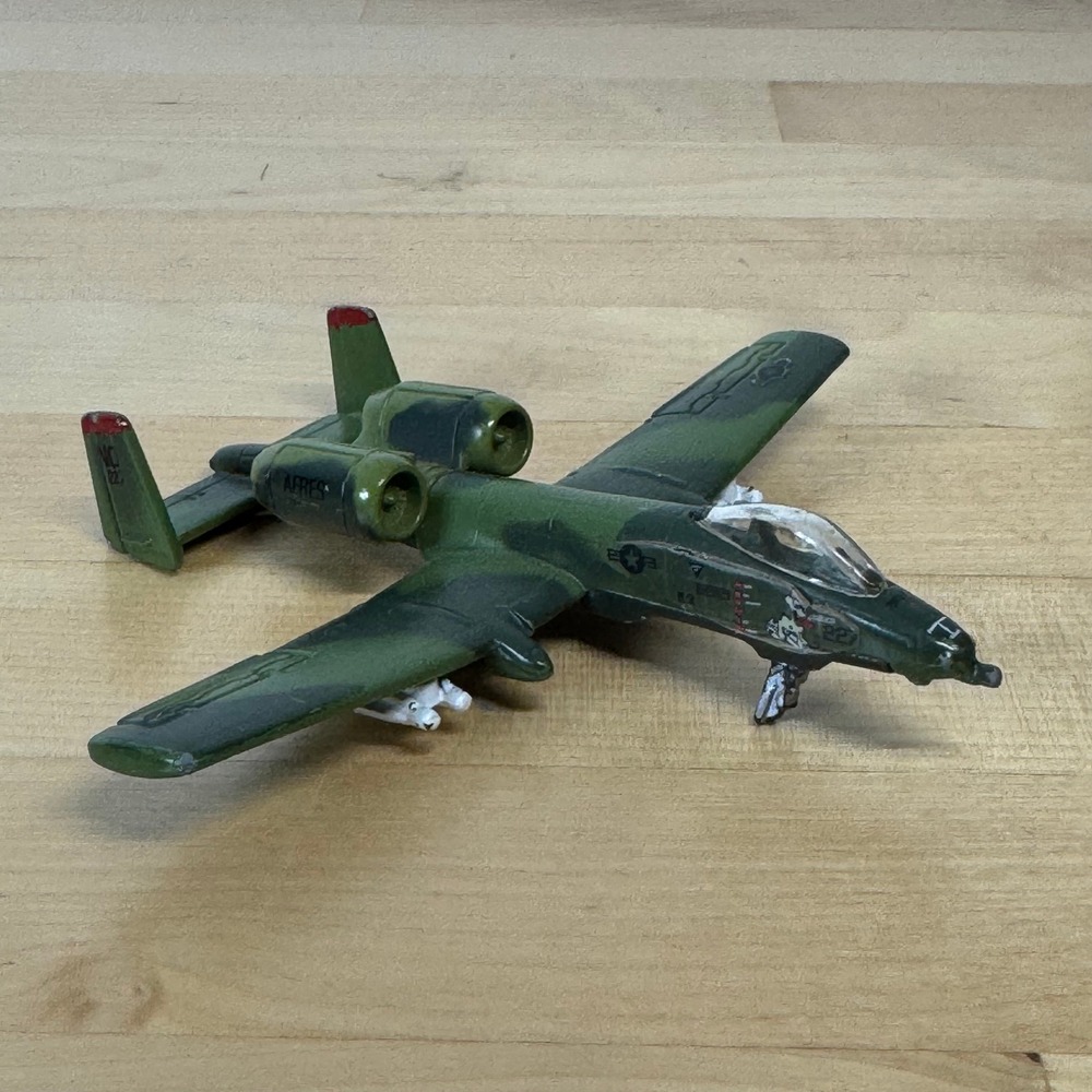 Maisto Fresh Metal A-10 Thunderbolt II Warthog Diecast Military Plane Camo Green